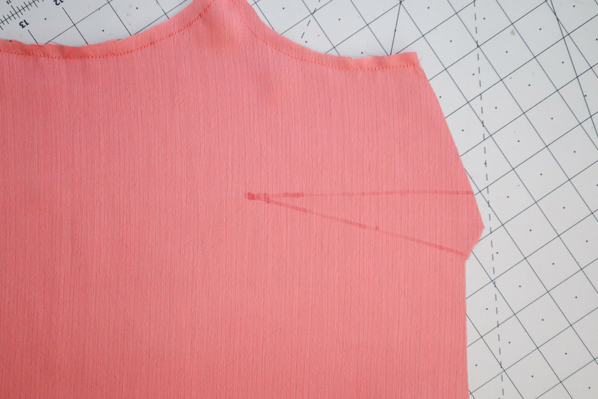 how to sew the darts and staystitching on the Marri sewing pattern by Megan Nielsen Patterns