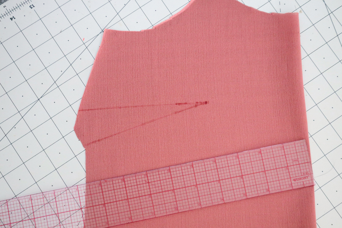 how to sew the darts and staystitching on the Marri sewing pattern by Megan Nielsen Patterns
