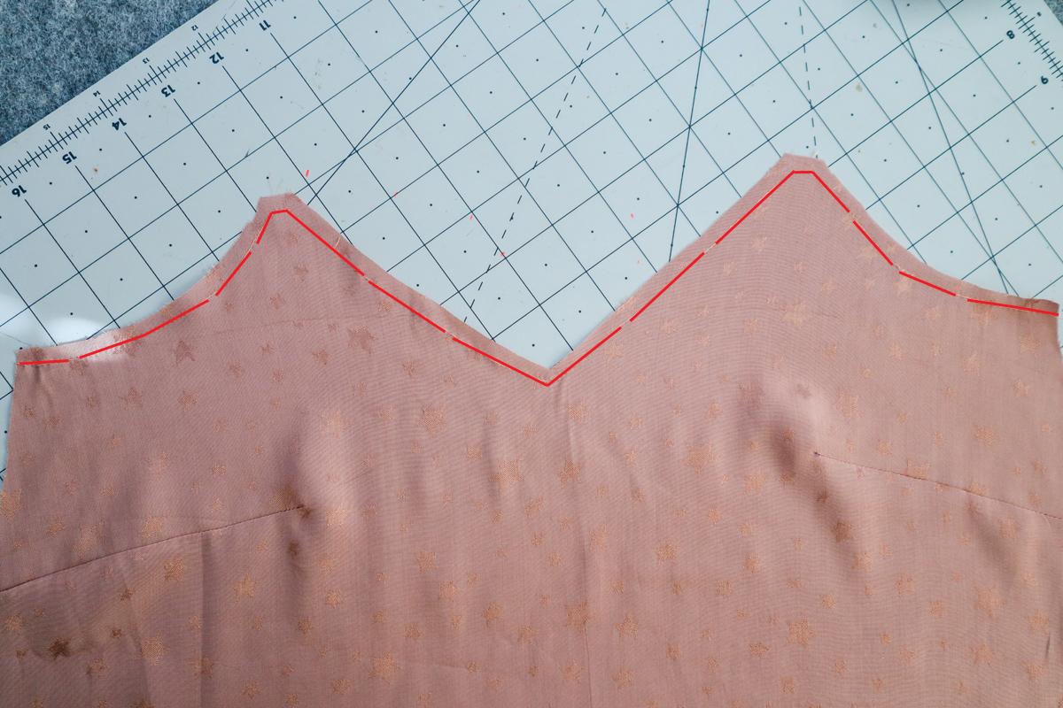 how to sew the darts and staystitching on the Marri sewing pattern by Megan Nielsen Patterns