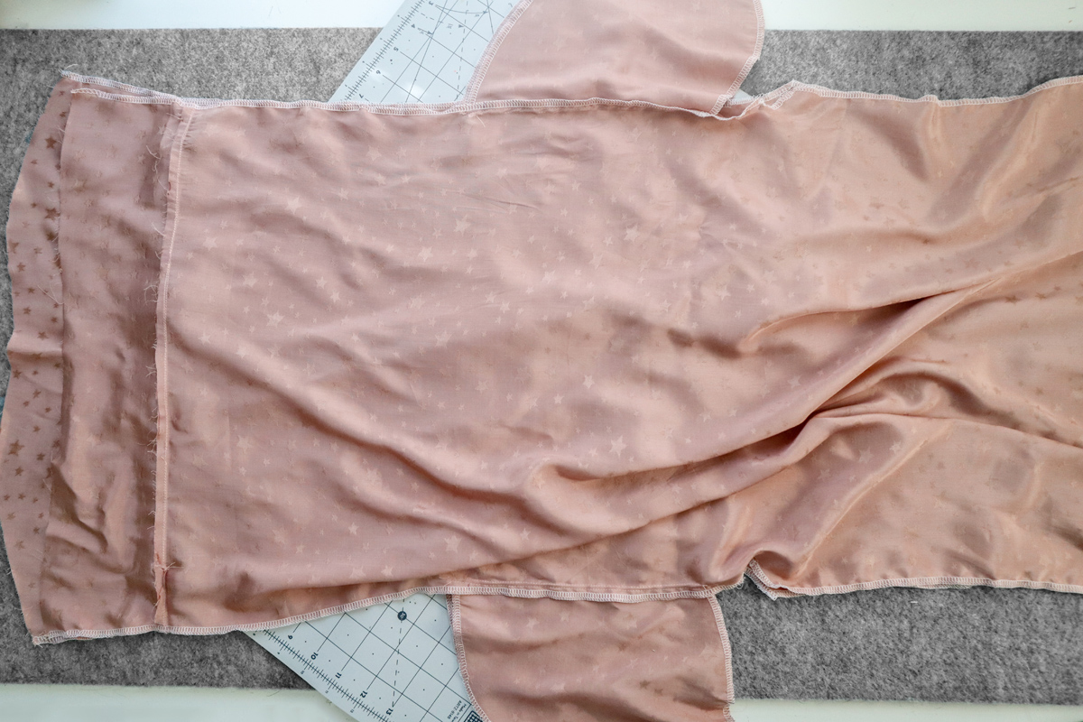 how to sew the pockets and side seams of view C of the Marri sewing pattern by Megan Nielsen Patterns