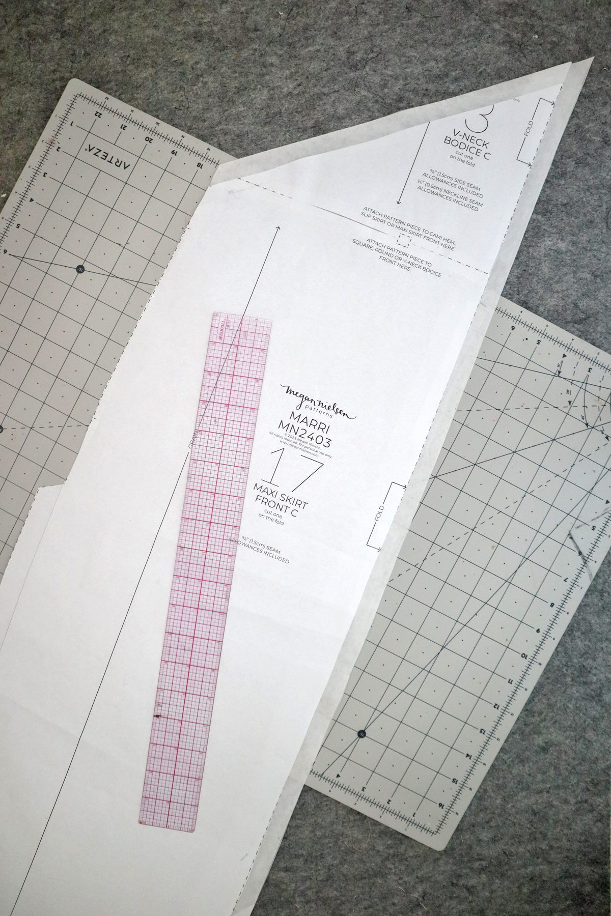 how to hack a colorblocked version of the Marri slip dress by Megan Nielsen Patterns