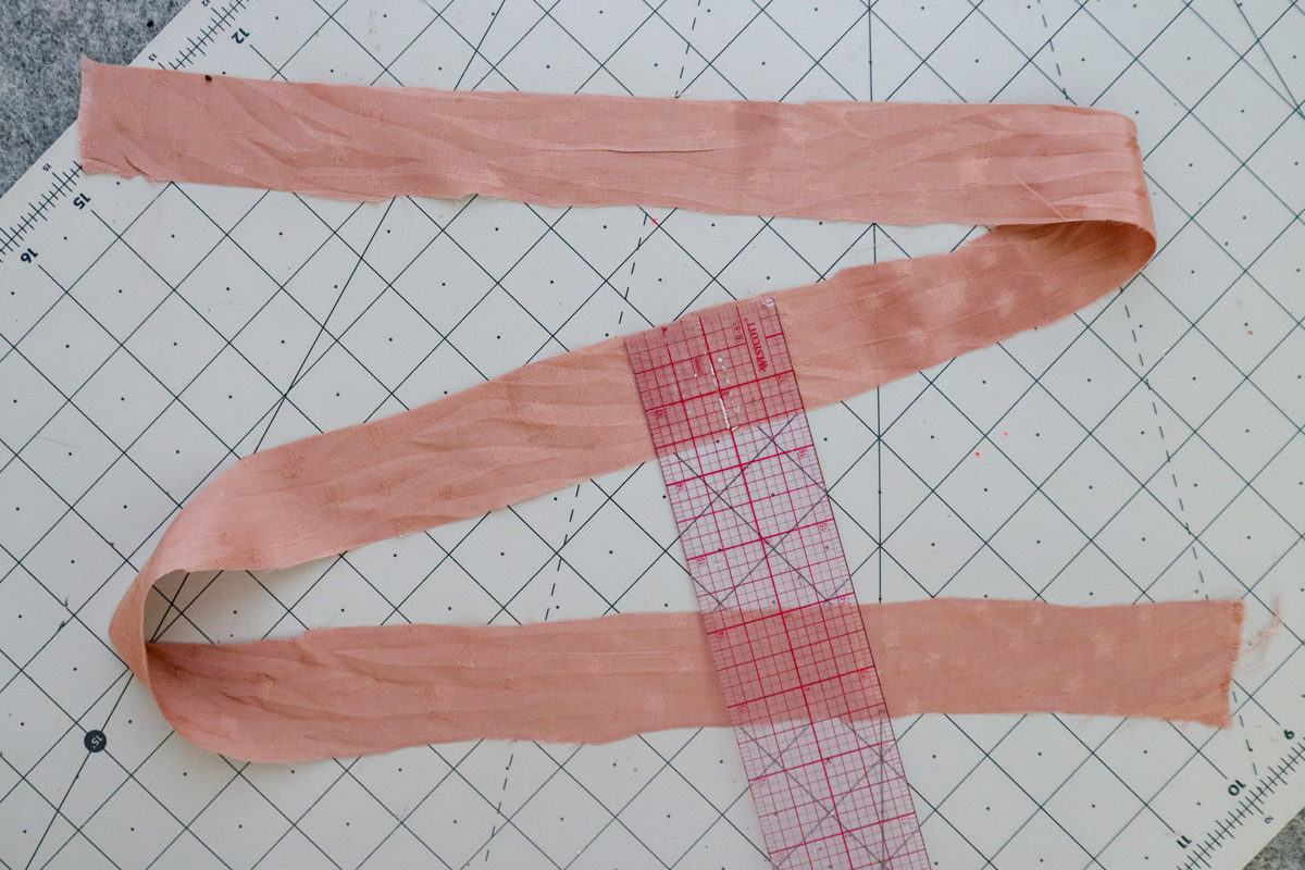how to make a belt and thread loops for the Marri sewing pattern by Megan Nielsen Patterns