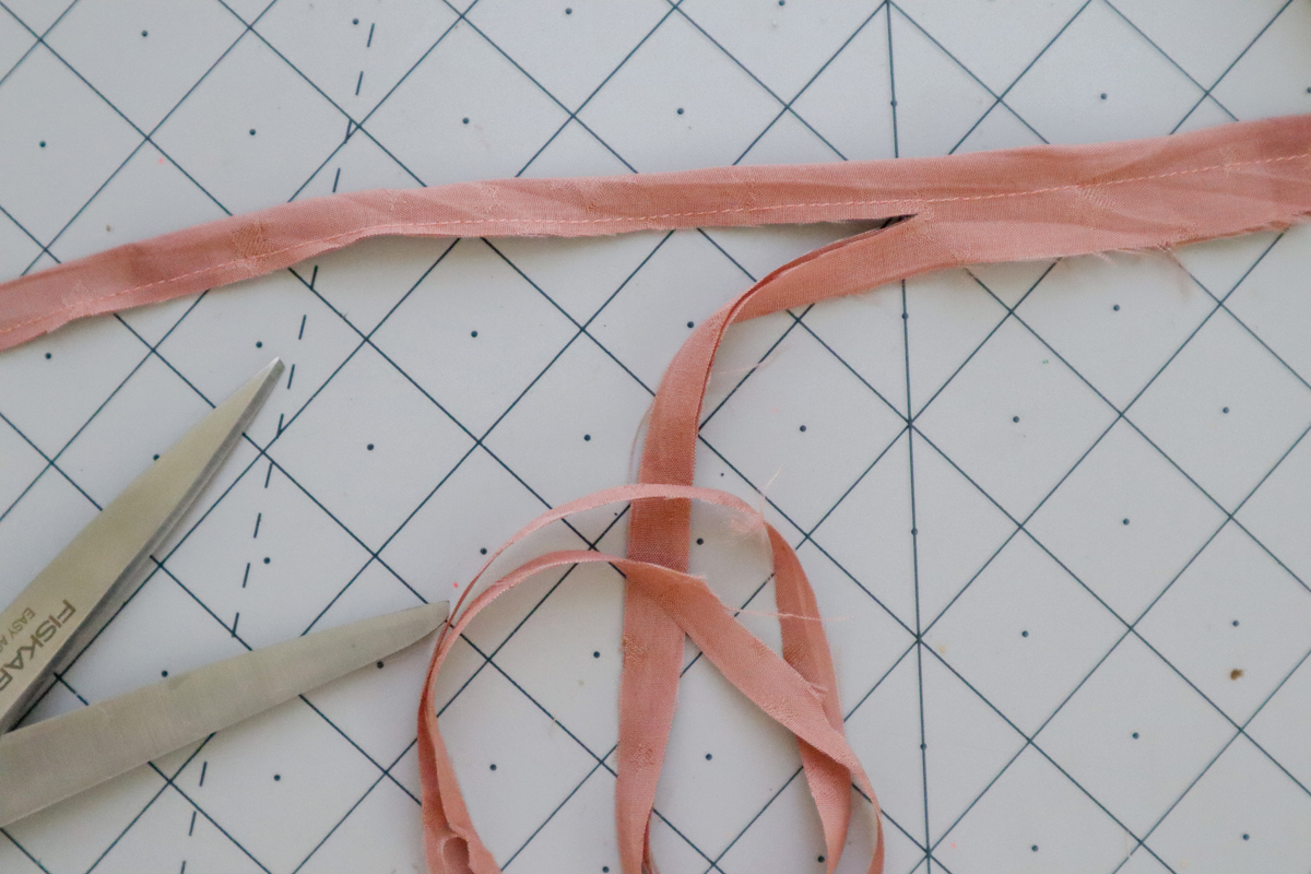 how to make a belt and thread loops for the Marri sewing pattern by Megan Nielsen Patterns