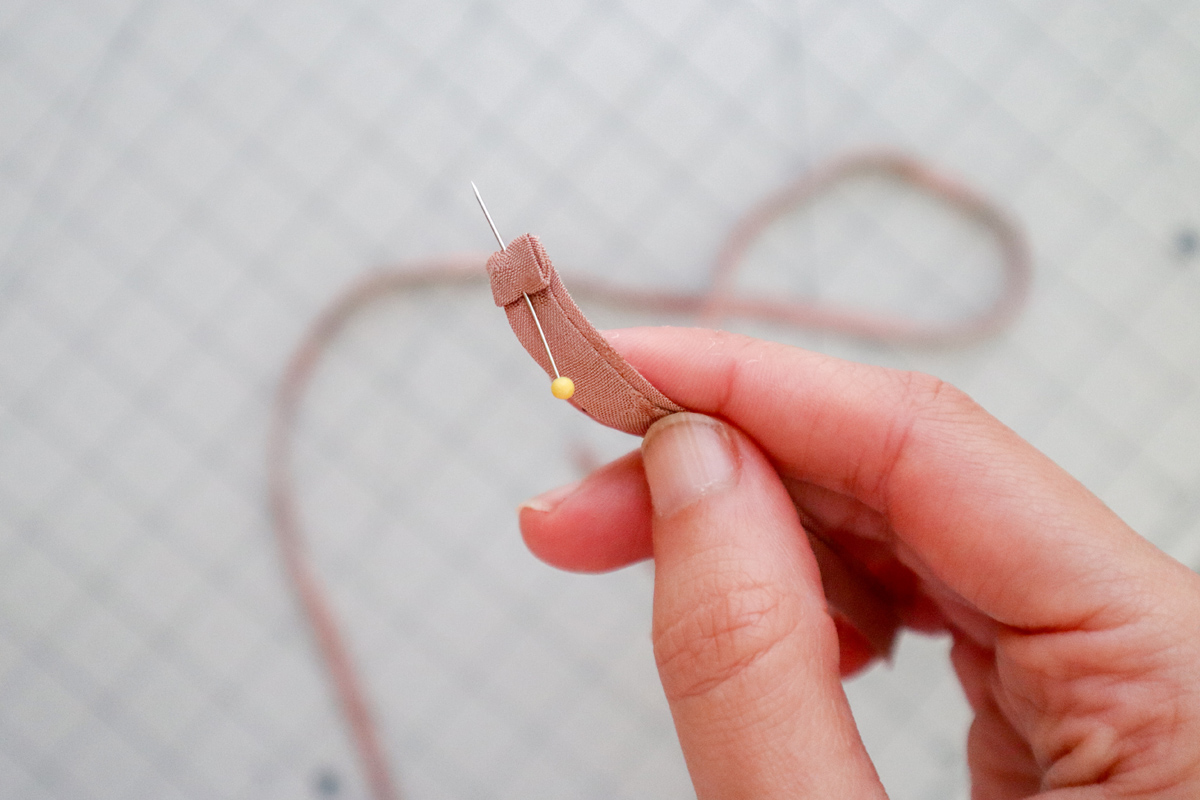 how to make a belt and thread loops for the Marri sewing pattern by Megan Nielsen Patterns